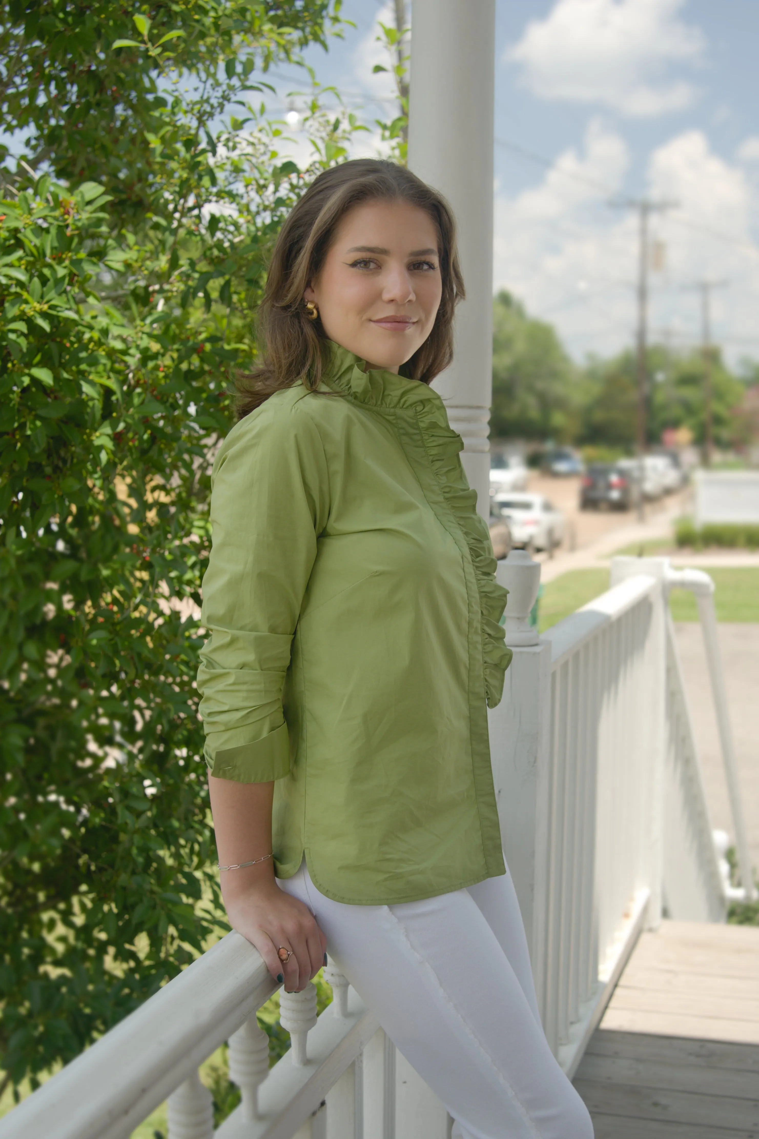 27" Classic Shirt with Ruffle Collar