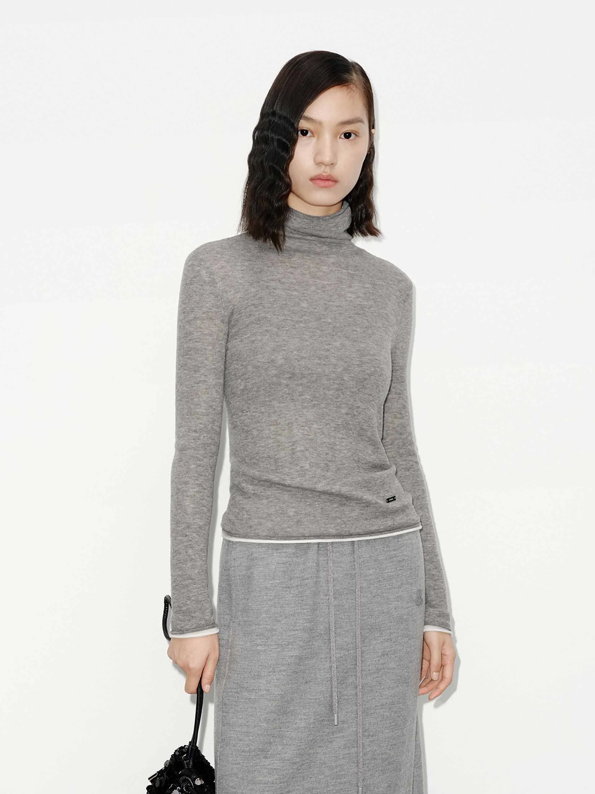 Contrast Detail Turtleneck Top