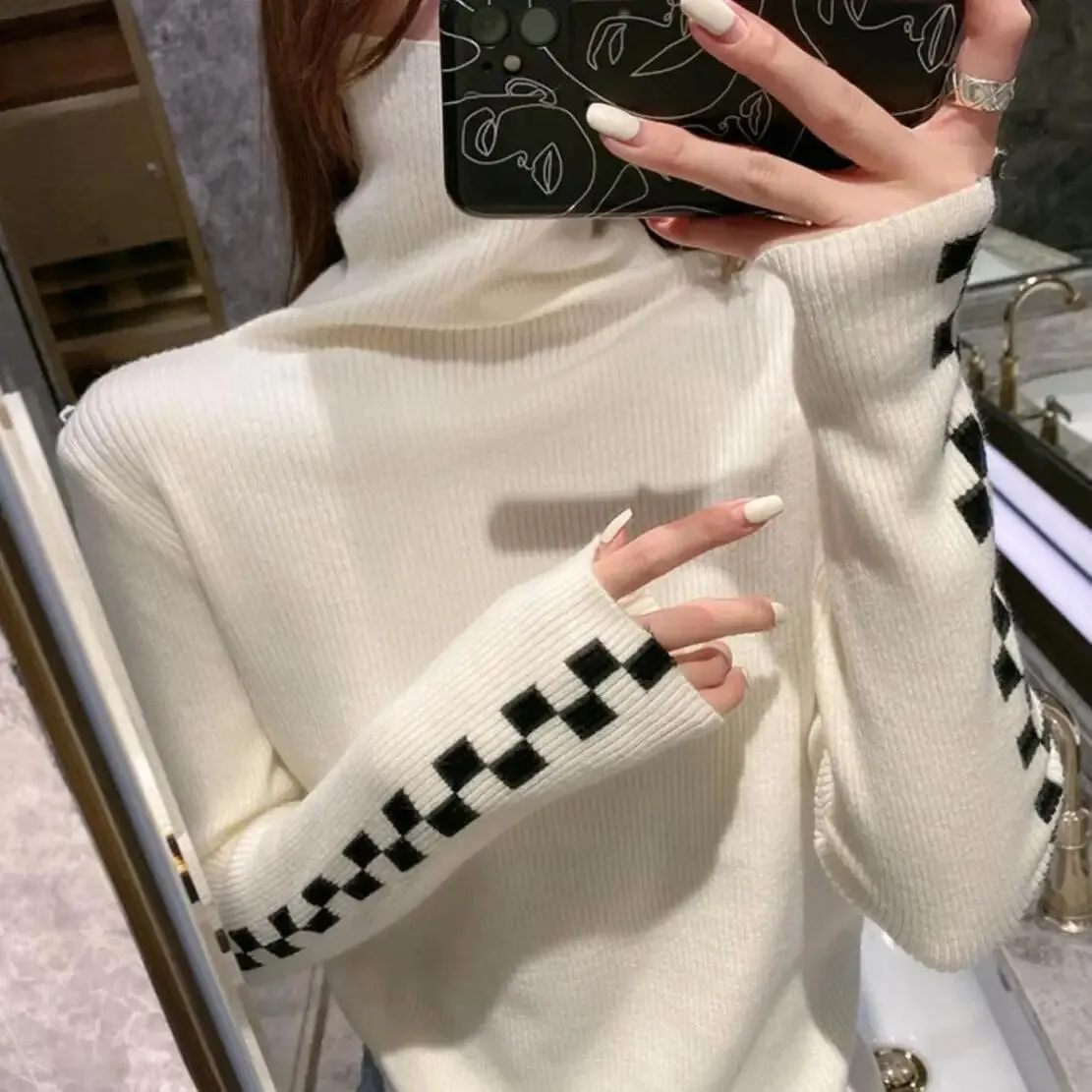 Knitted Long-sleeved Turtleneck Sweater