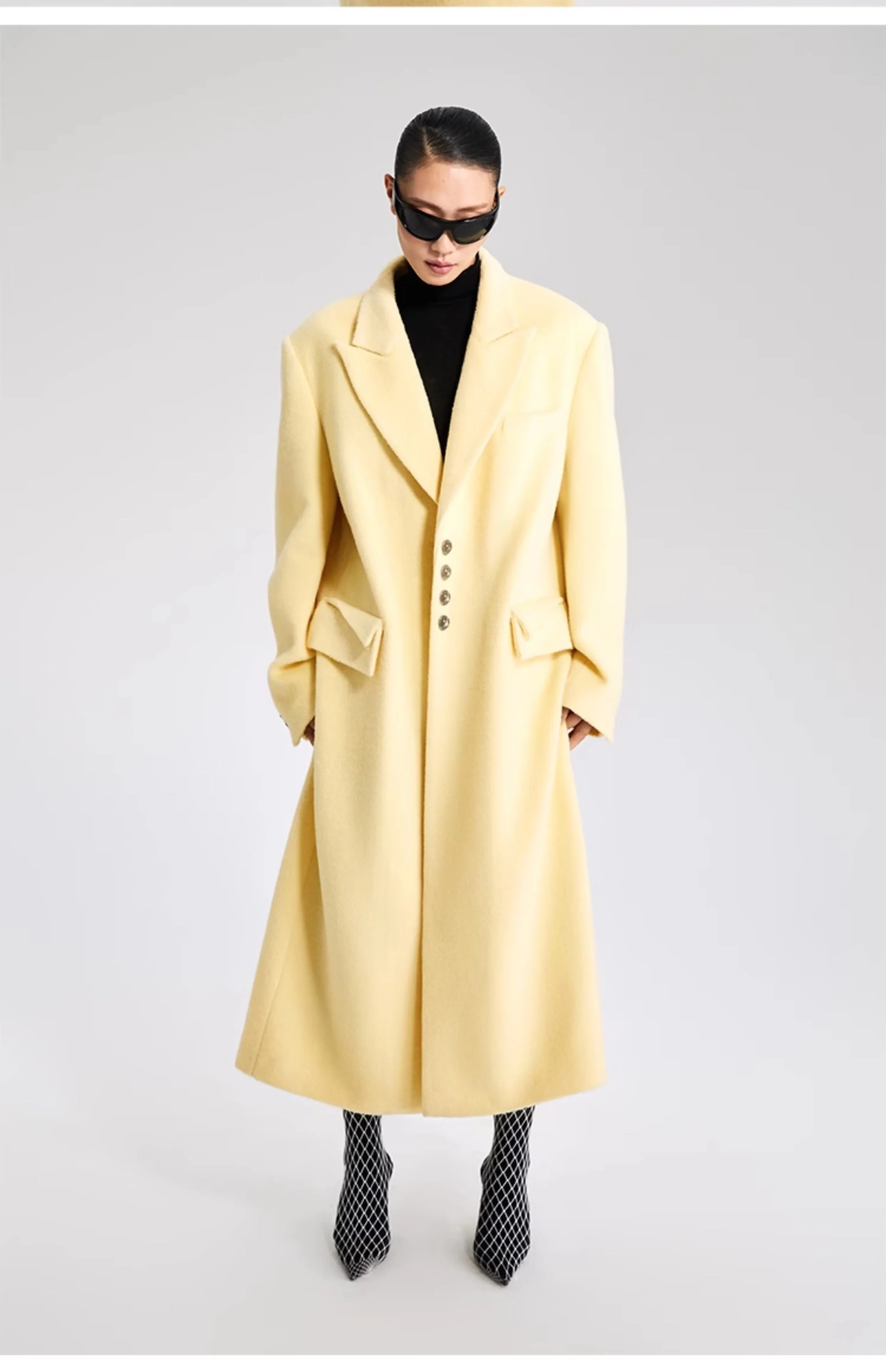 LEDI W CURVED WIDE SHOULDERS, LONG yellow COAT