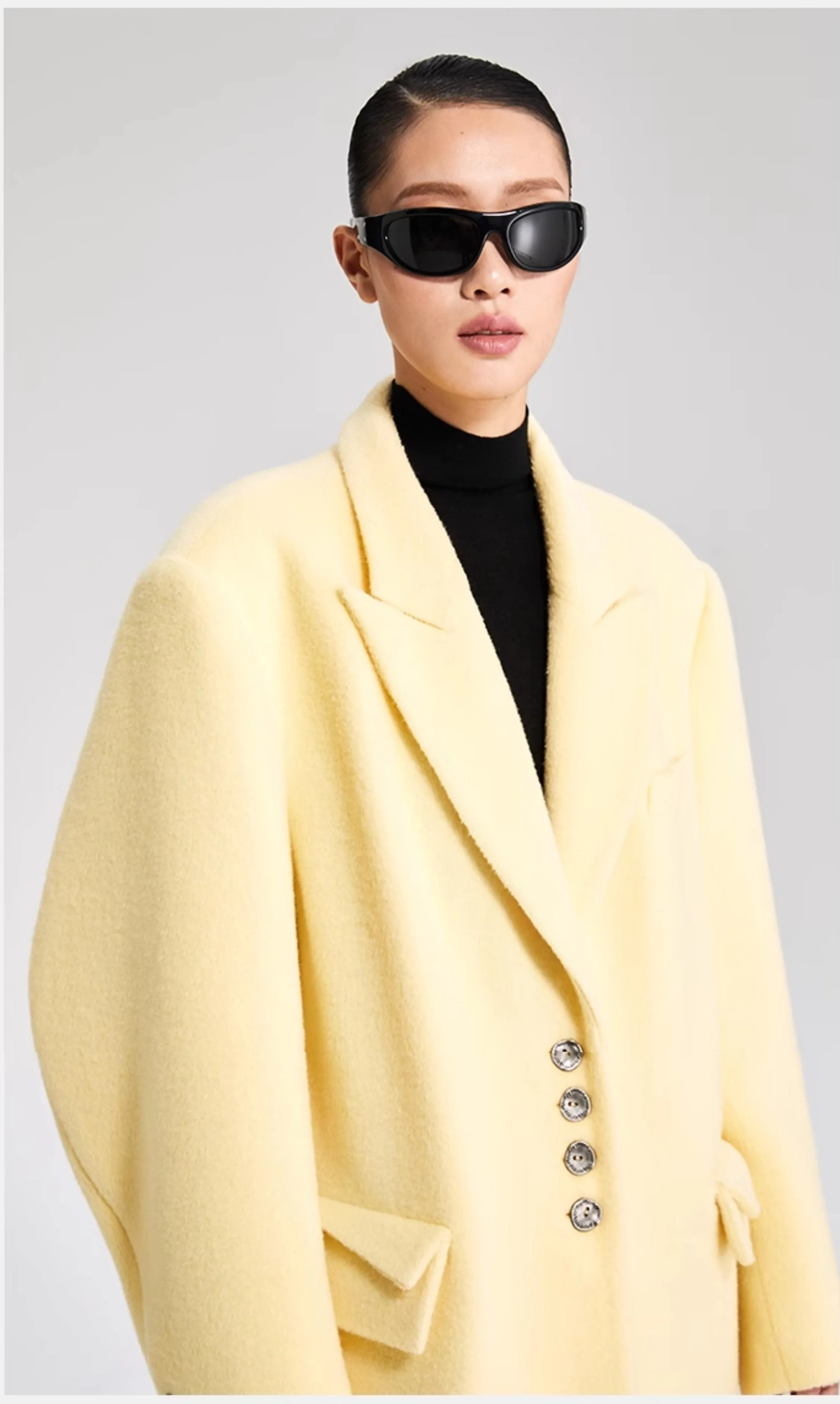 LEDI W CURVED WIDE SHOULDERS, LONG yellow COAT