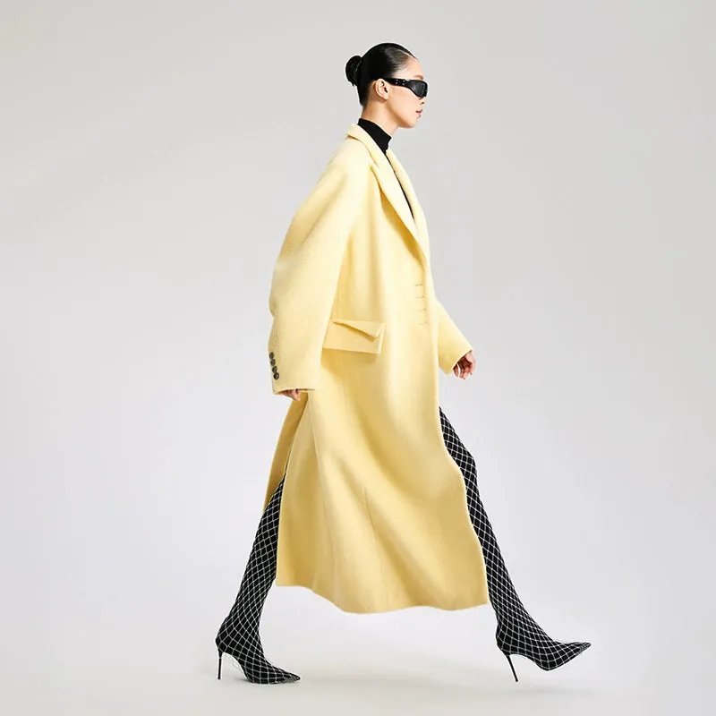 LEDI W CURVED WIDE SHOULDERS, LONG yellow COAT