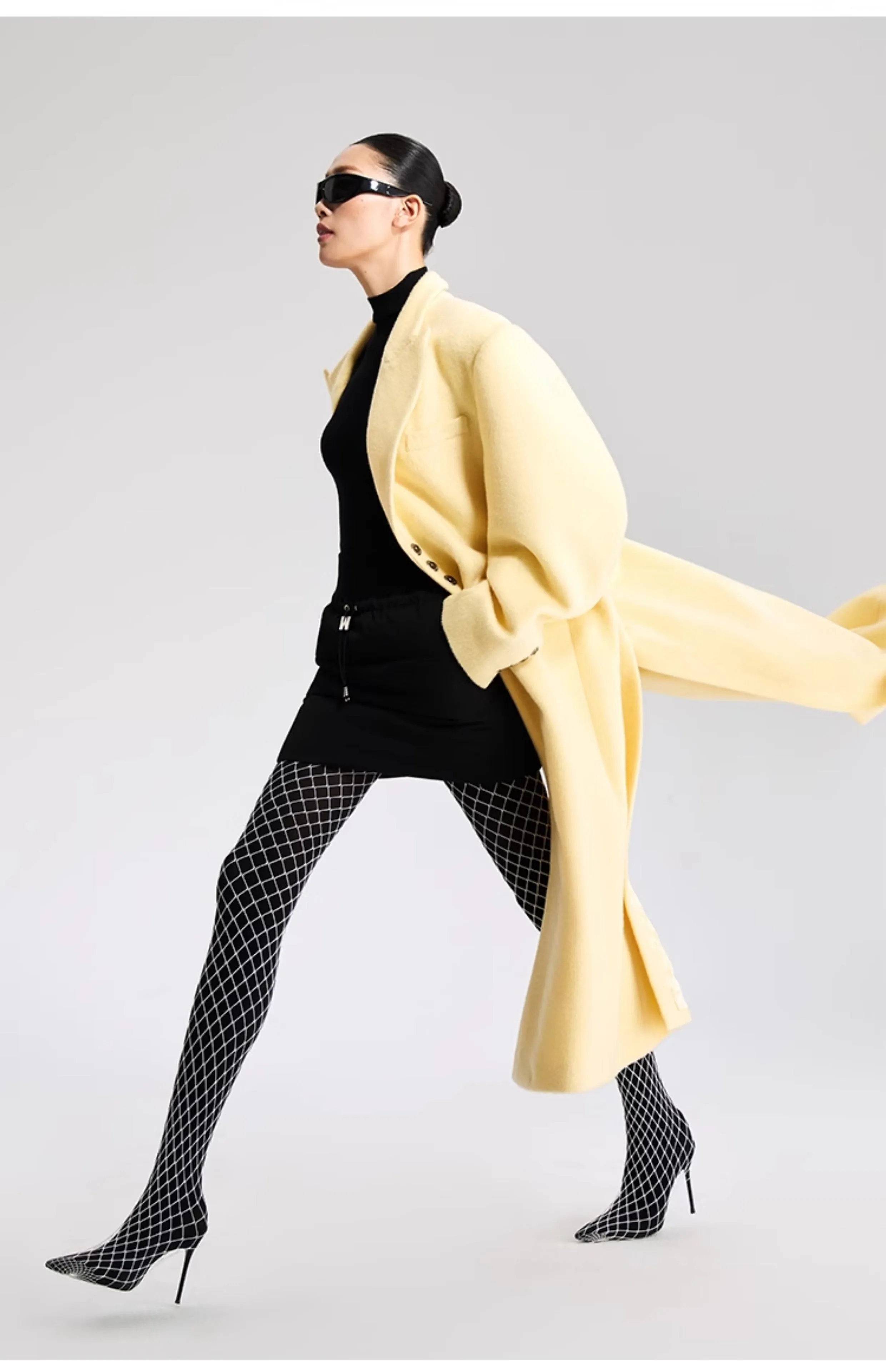 LEDI W CURVED WIDE SHOULDERS, LONG yellow COAT