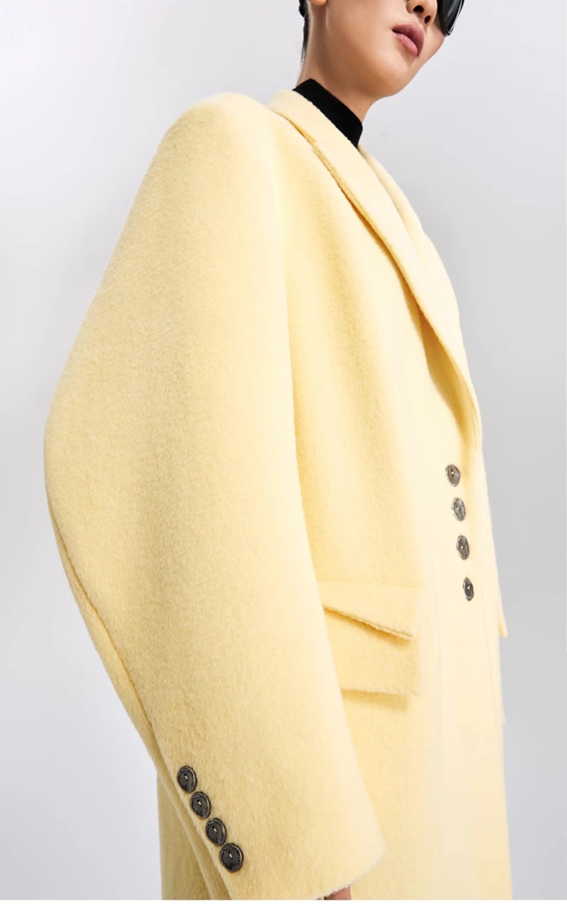 LEDI W CURVED WIDE SHOULDERS, LONG yellow COAT