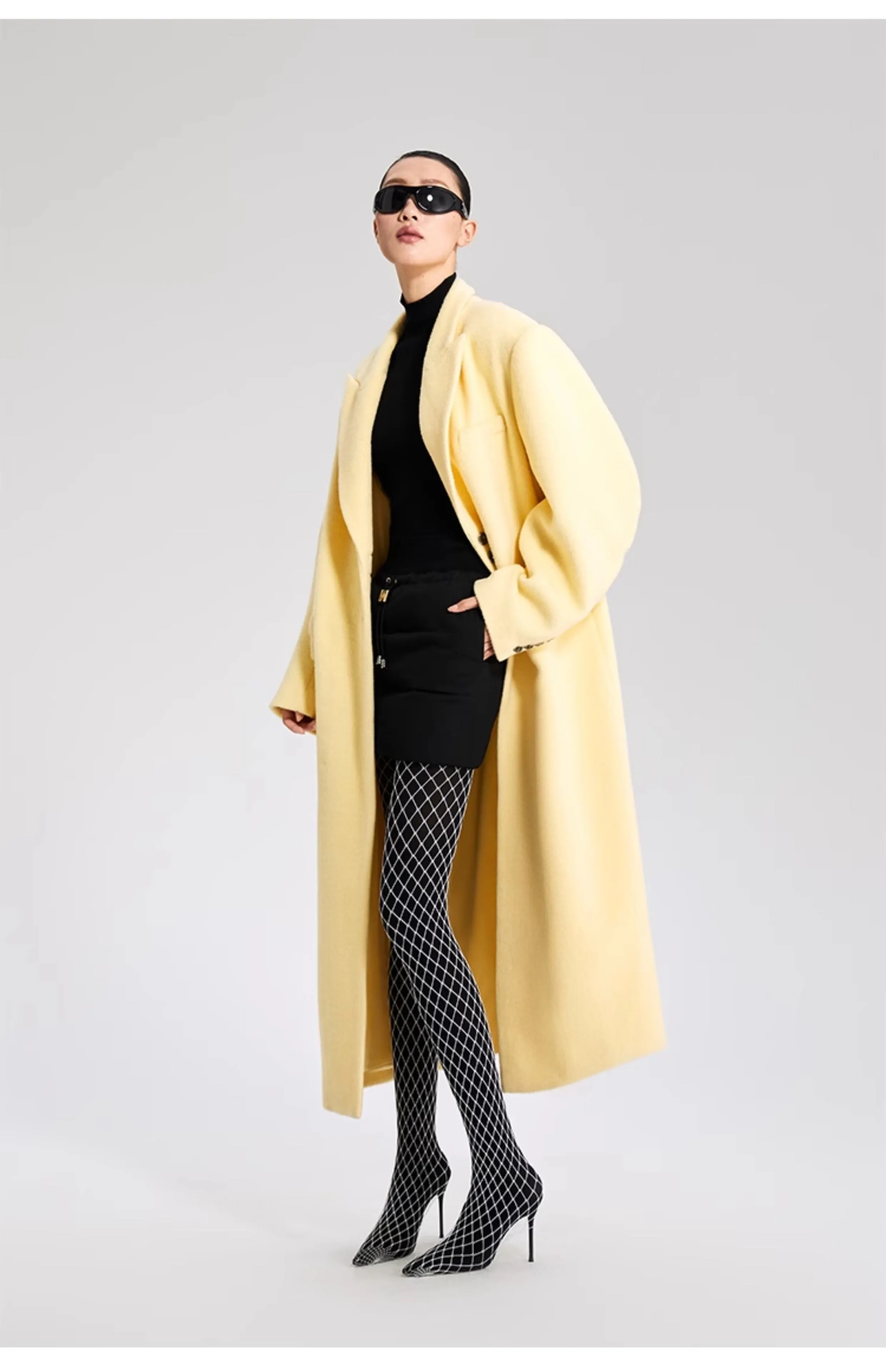 LEDI W CURVED WIDE SHOULDERS, LONG yellow COAT