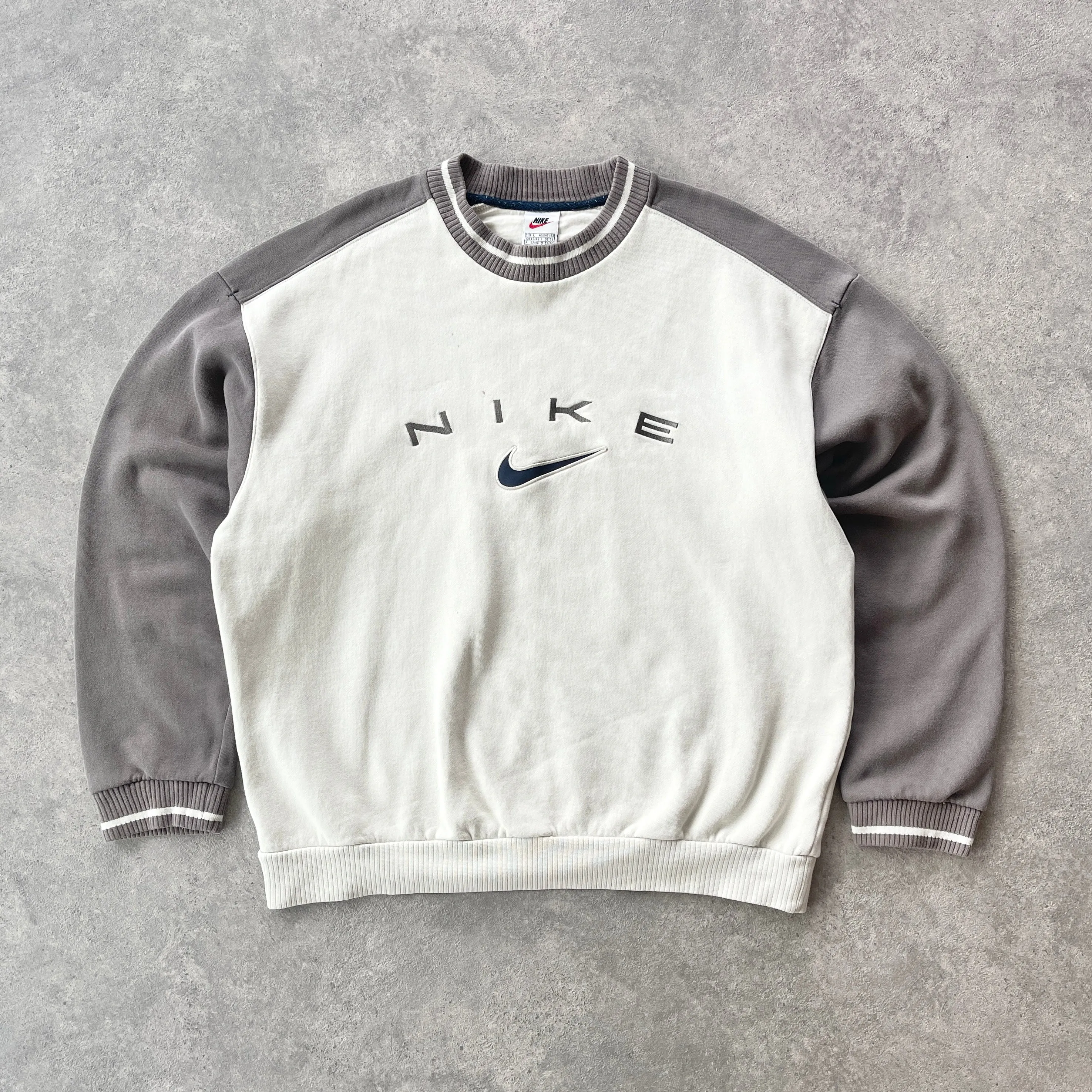 Nike RARE 1990s embroidered spellout sweatshirt (L)