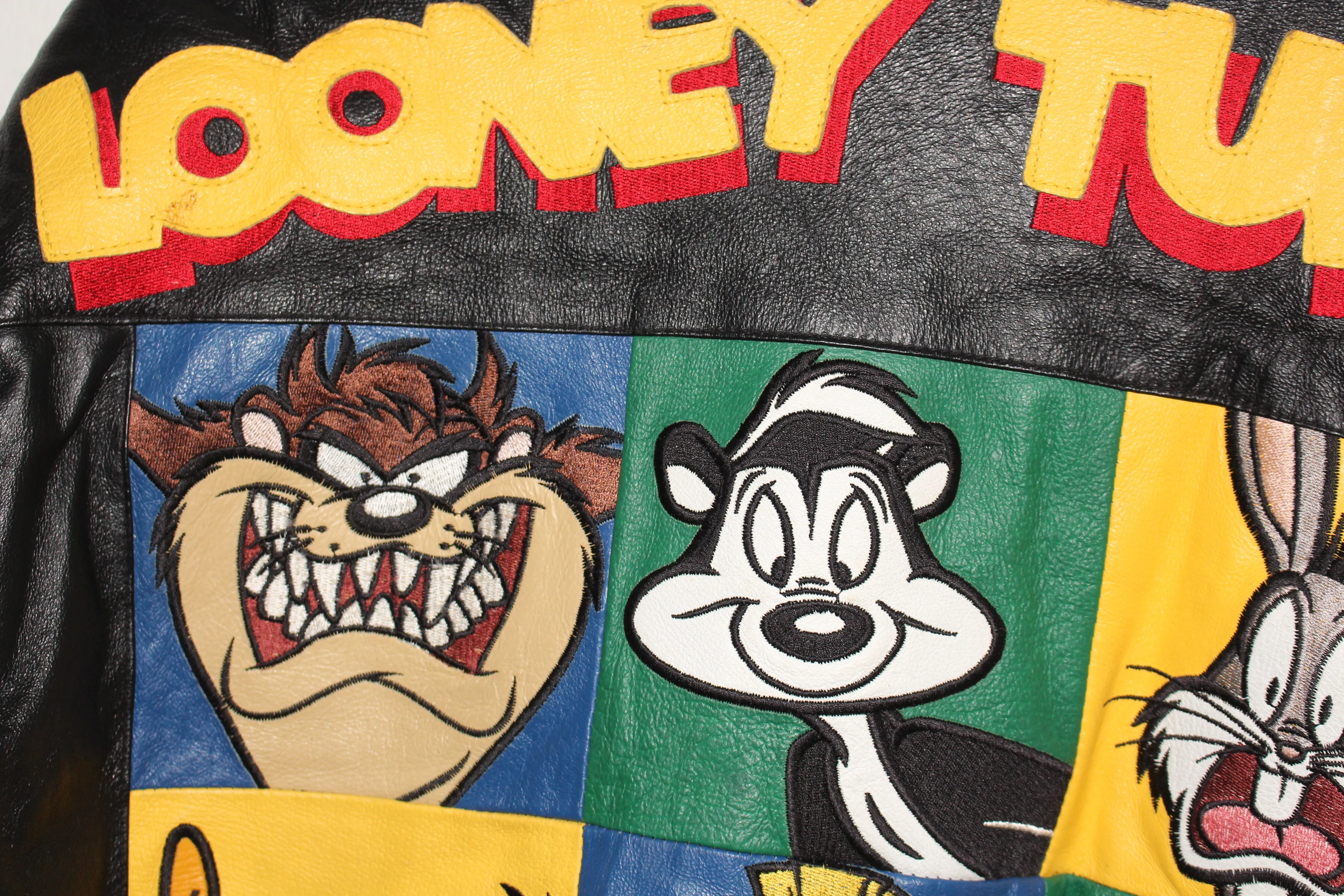 Rare 1997 Warner Bros Looney Tunes Leather Jacket (L)