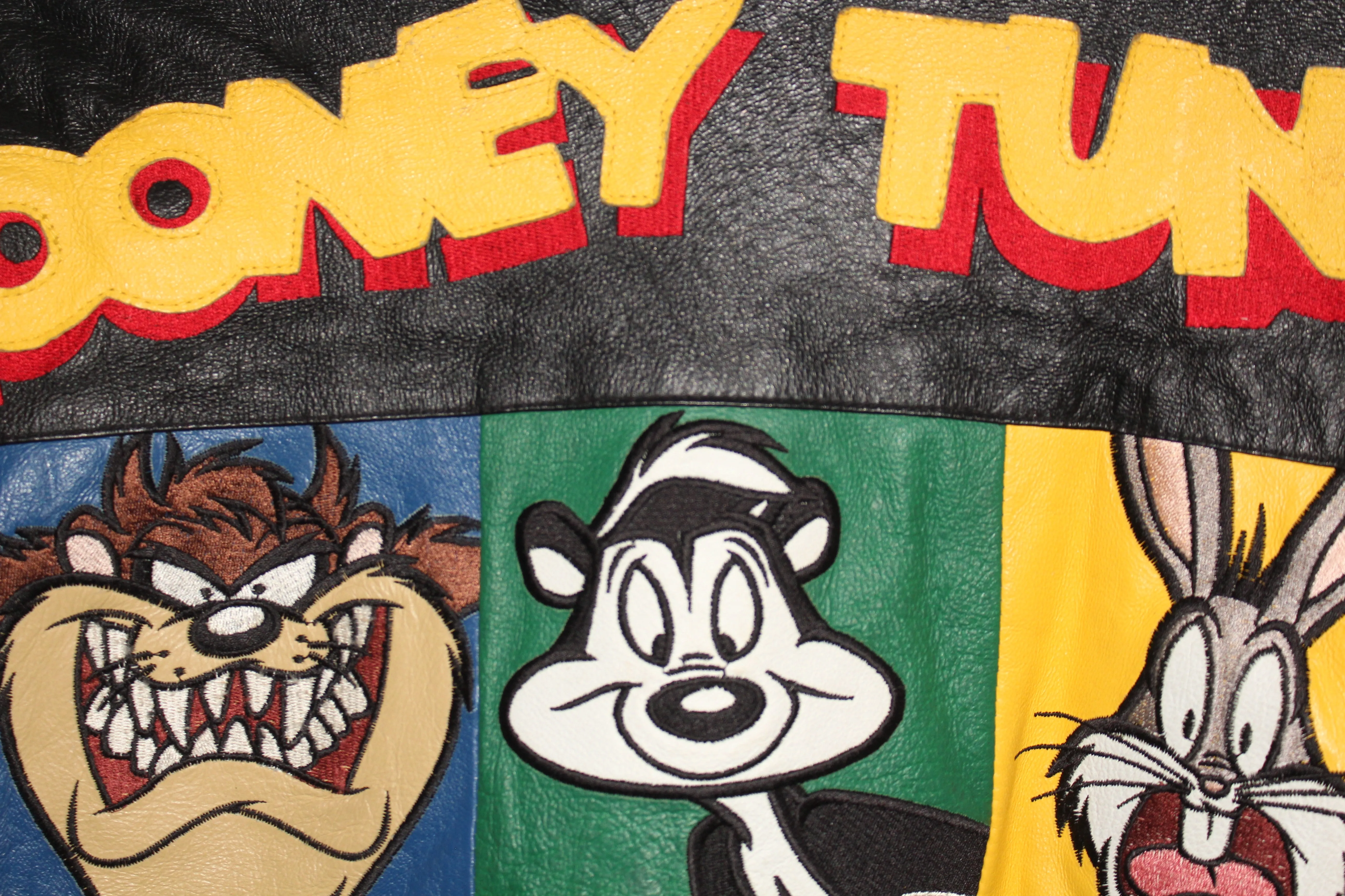 Rare 1997 Warner Bros Looney Tunes Leather Jacket (L)