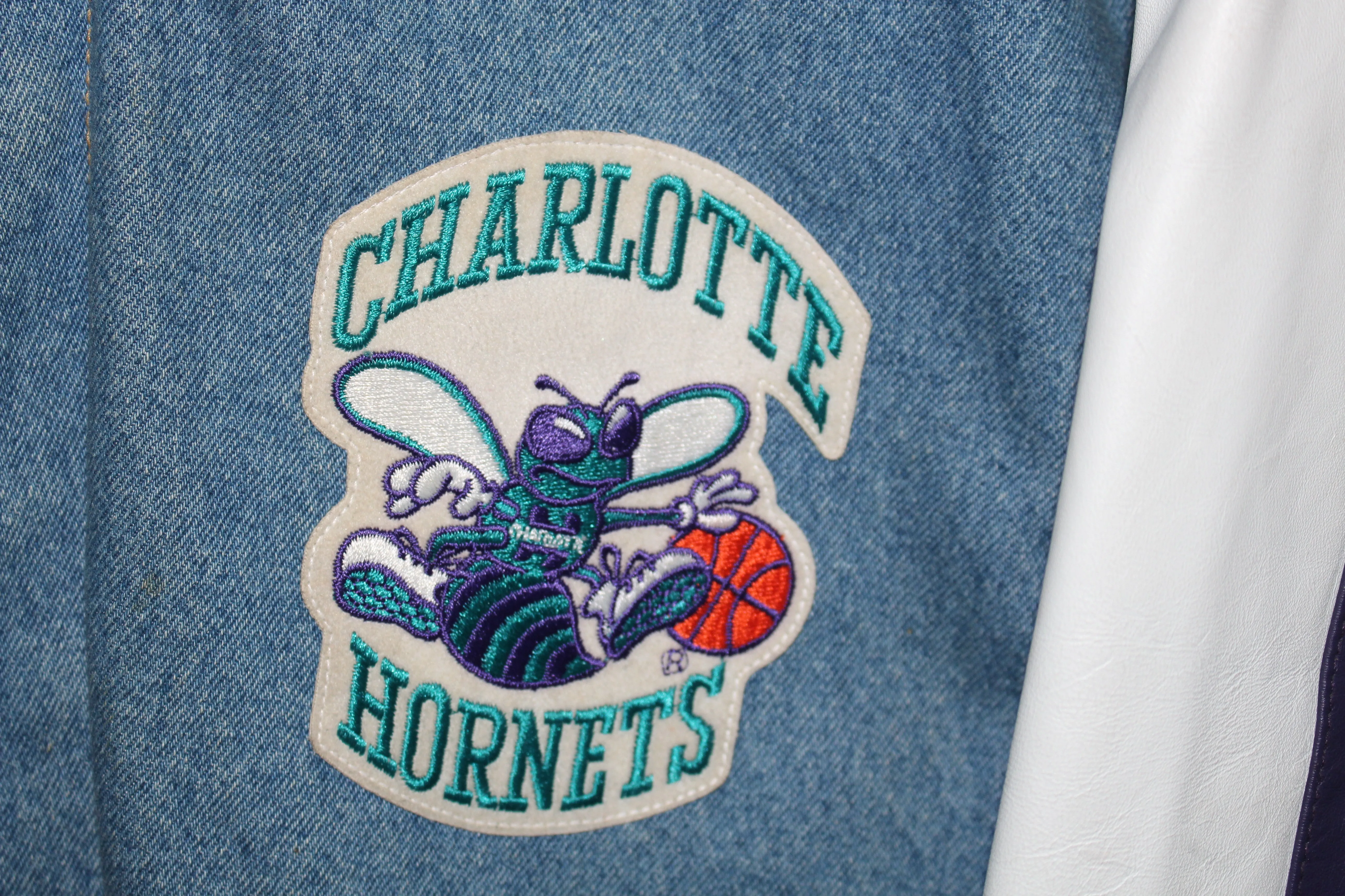 Rare Charlotte Hornets Jeff Hamilton Denim Leather Jacket (XL)