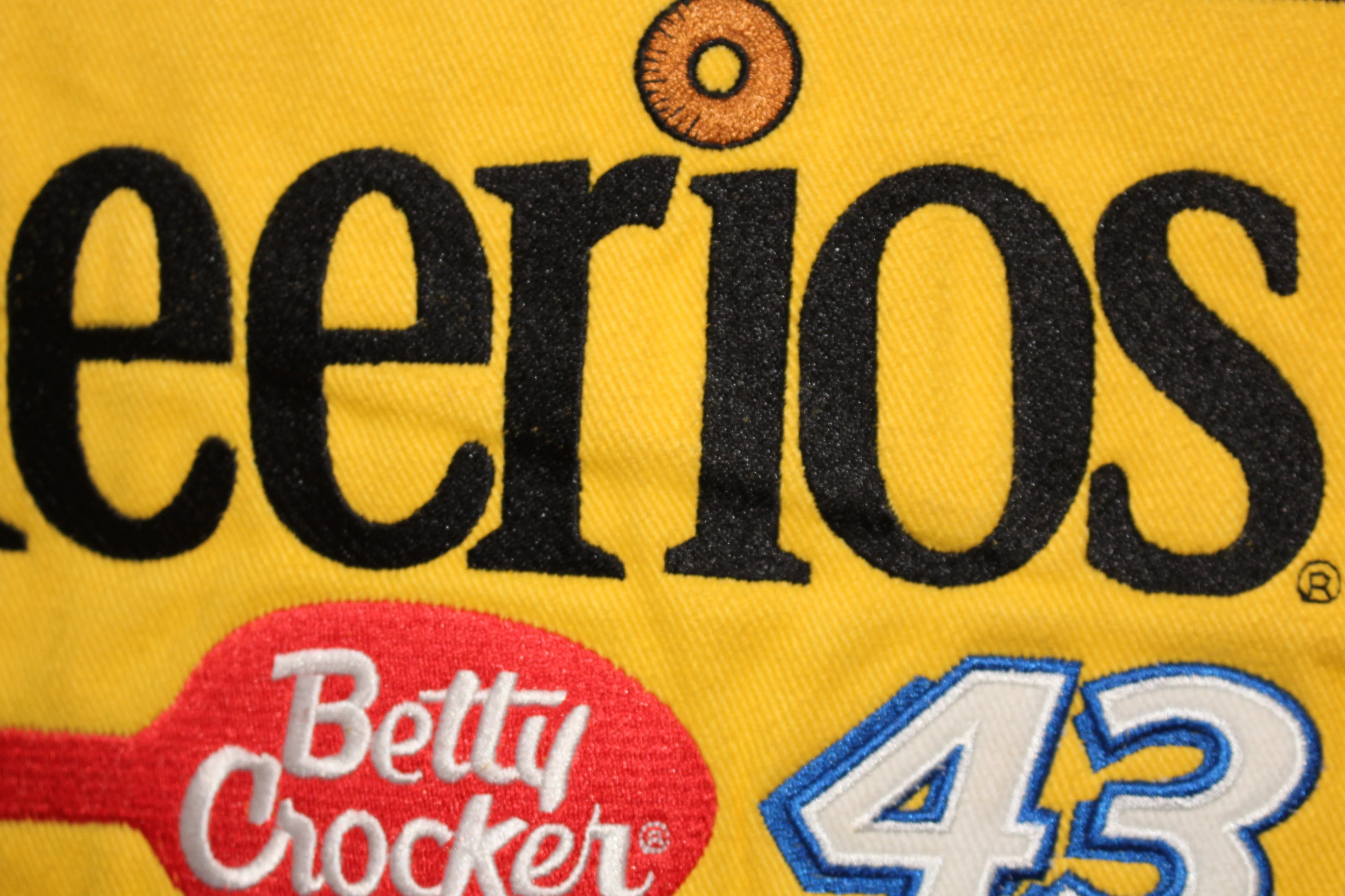 Rare Cheerios Racing NASCAR John Andretti #43 (XL)