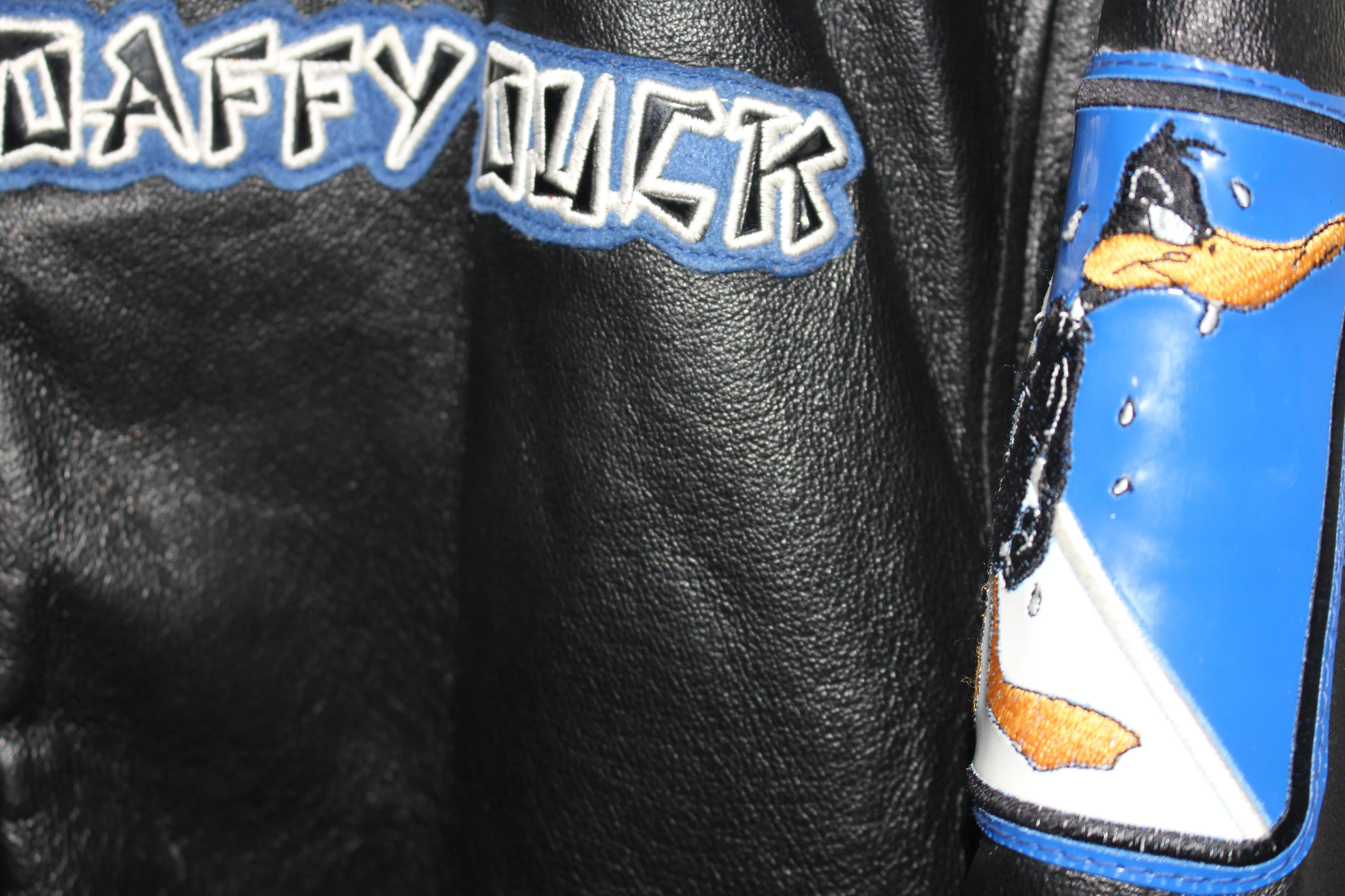 Rare Daffy Duck Classic Looney Tunes Collection Leather Jacket (M)