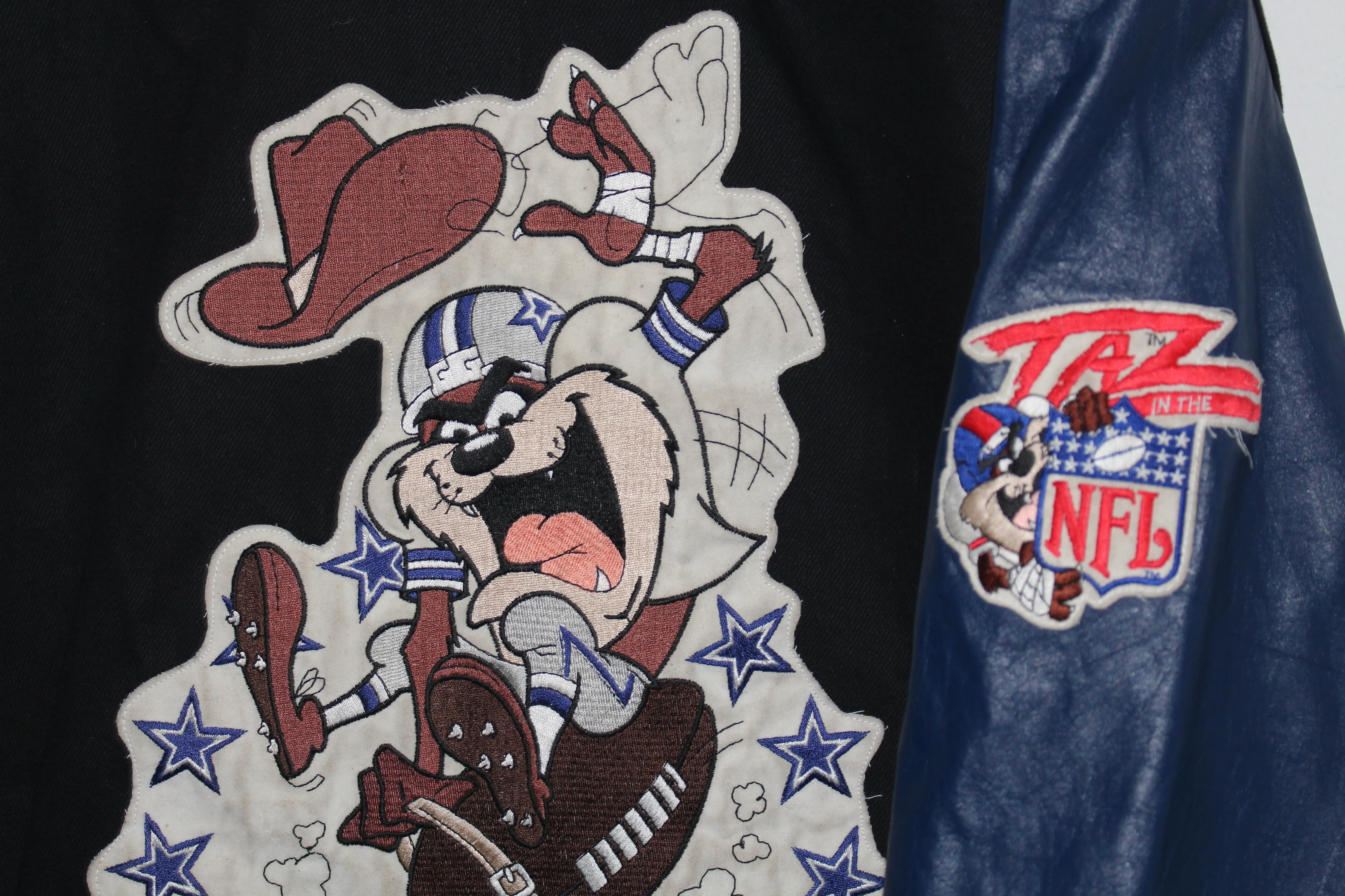 Rare Dallas Cowboys Tasmanian Devil Looney Tunes Jeff Hamilton Jacket (L)