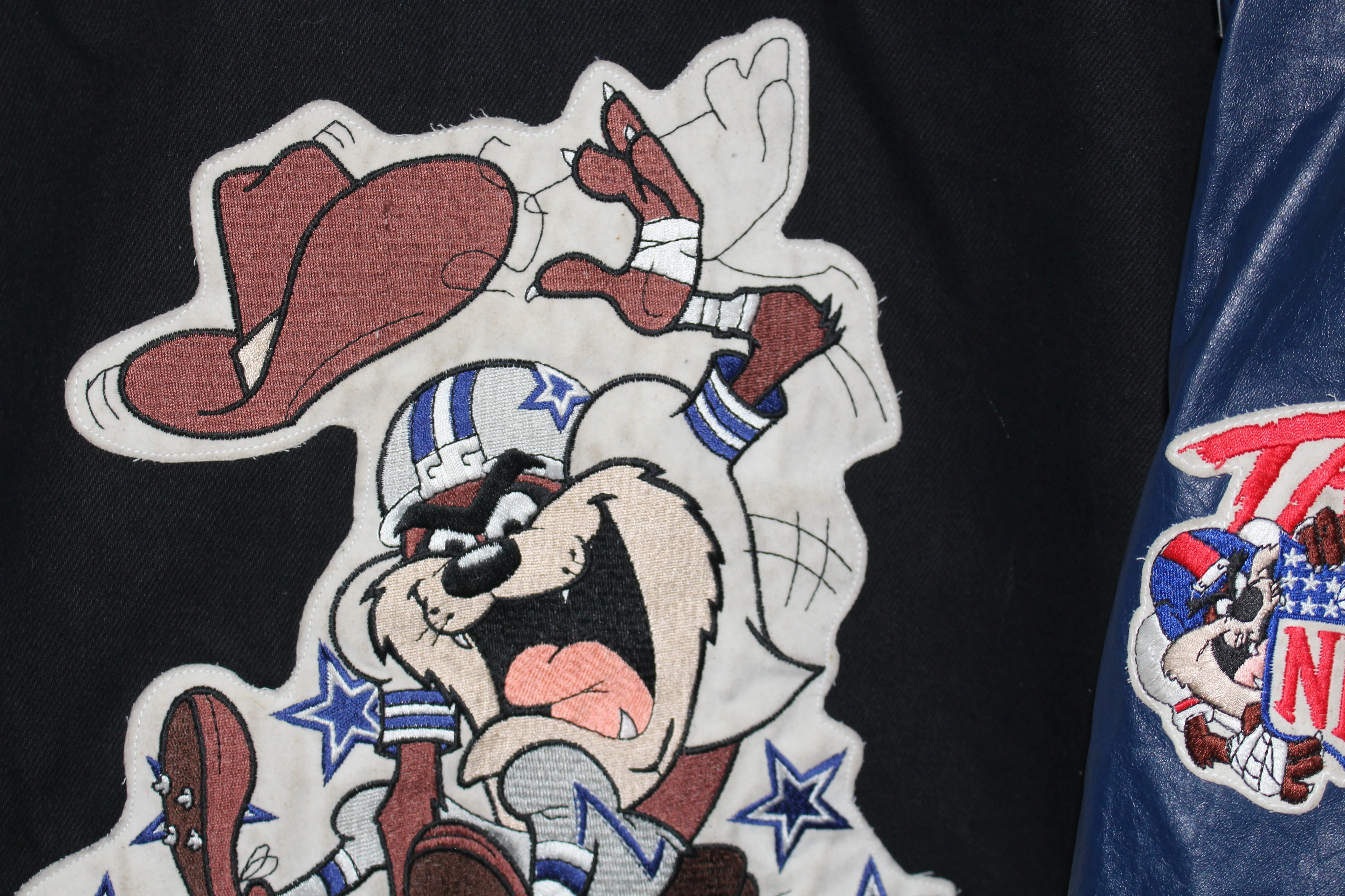 Rare Dallas Cowboys Tasmanian Devil Looney Tunes Jeff Hamilton Jacket (L)