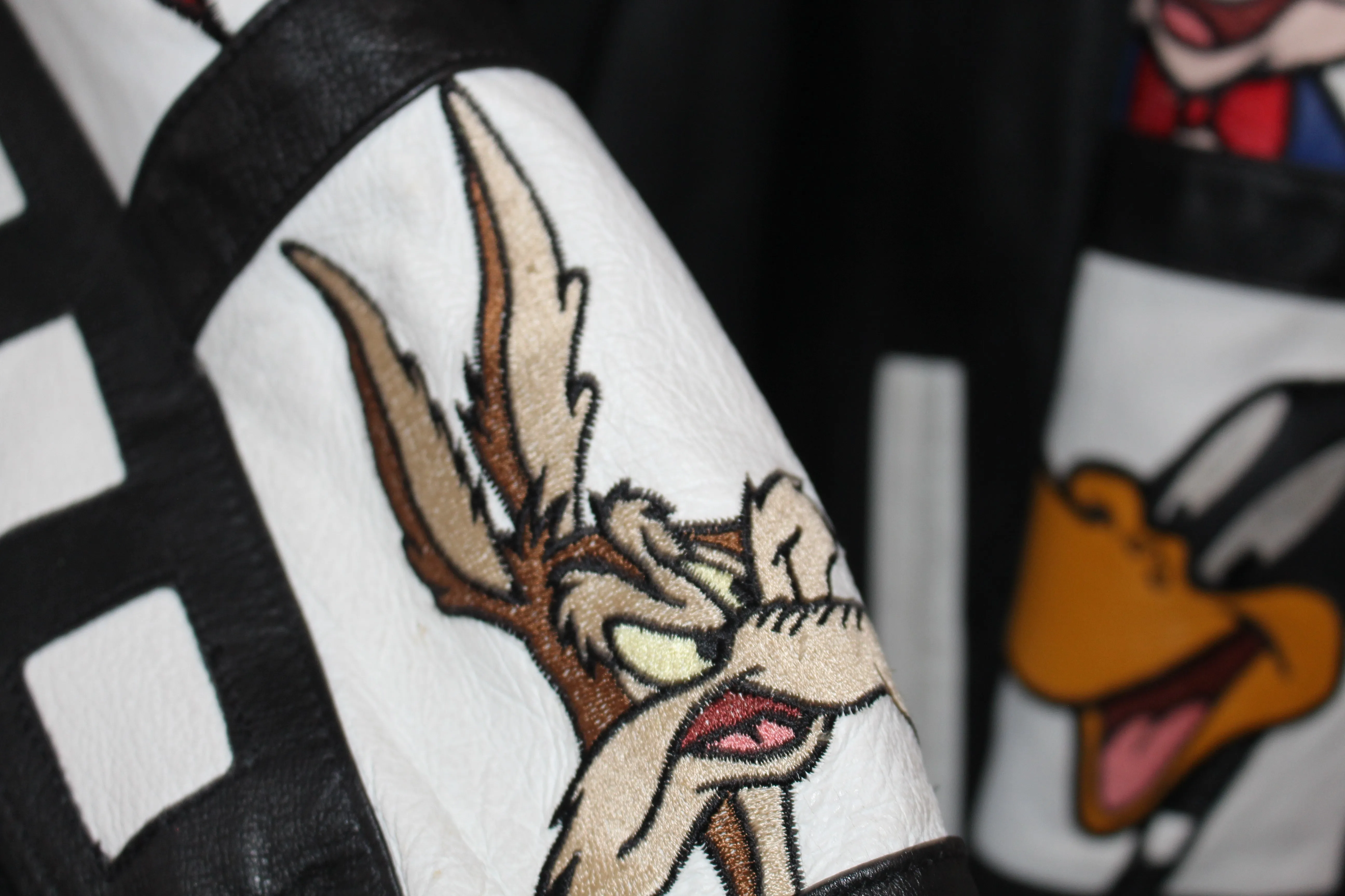 Rare Looney Tunes 1997 Leather Jacket (L)