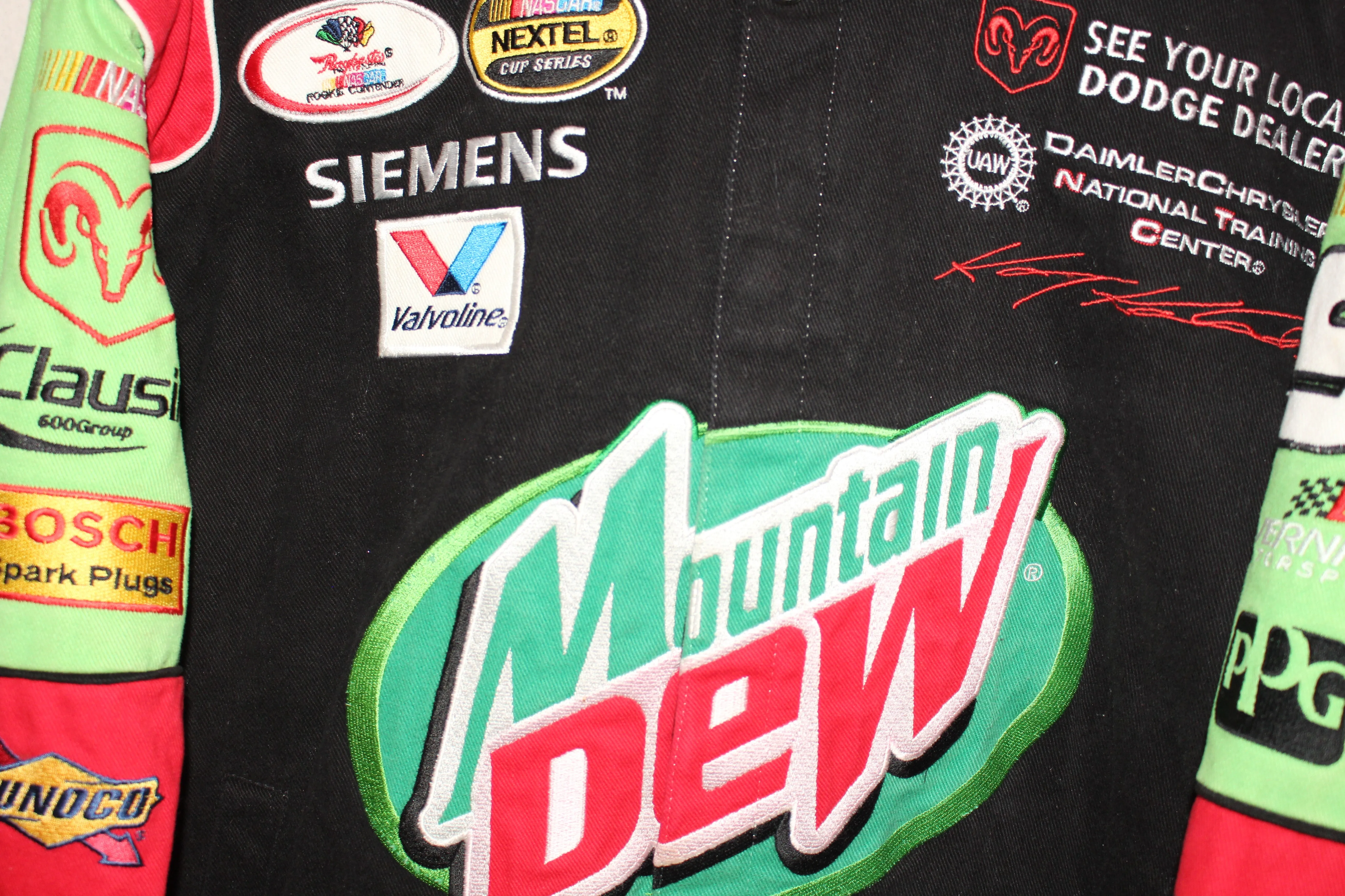 Rare Mountain Dew Dodge Nextel Cup Series NASCAR Kasey Kahne #9 (M)