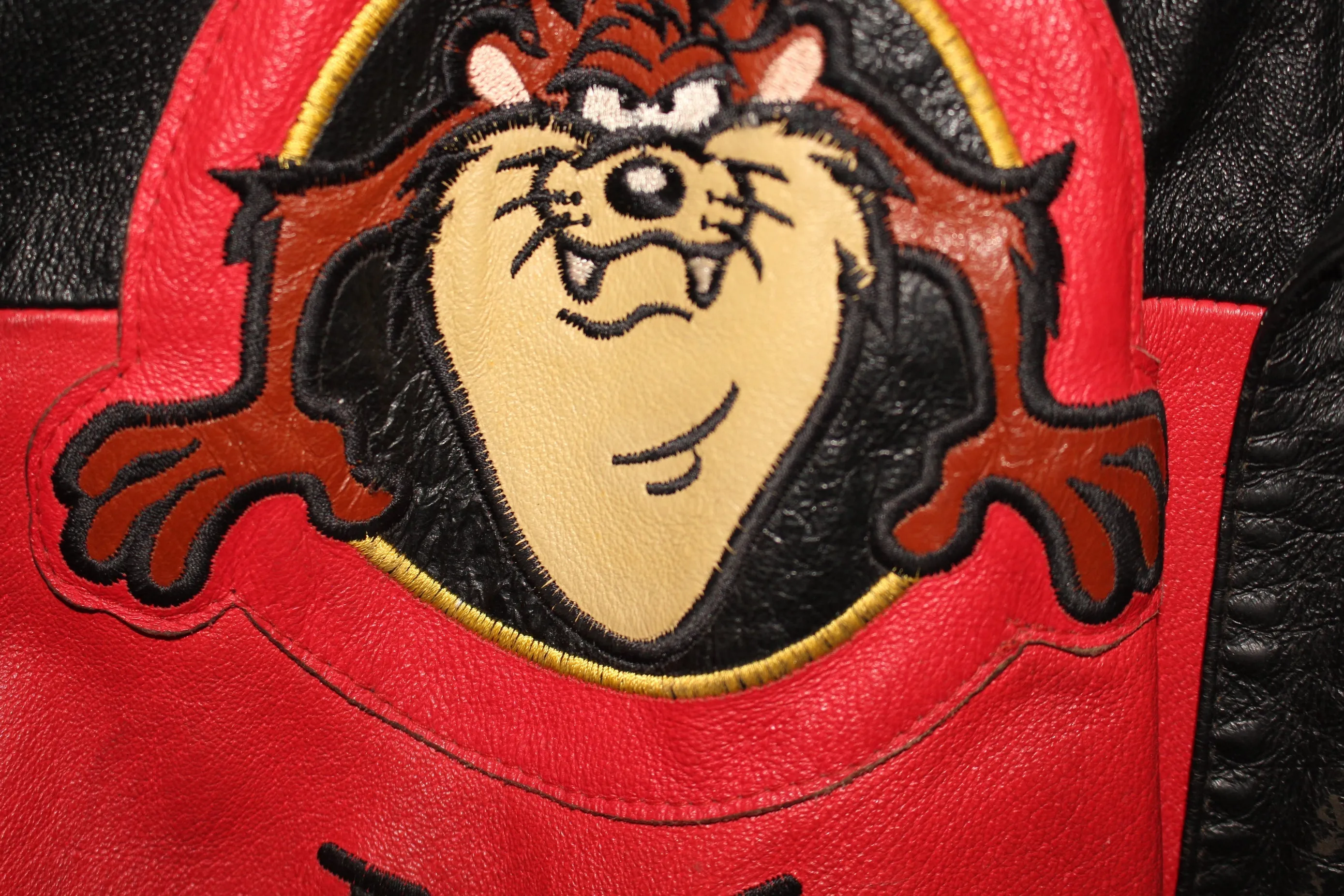 Rare Tasmanian Devil Wild Man Taz Looney Tunes Leather Jacket (S)