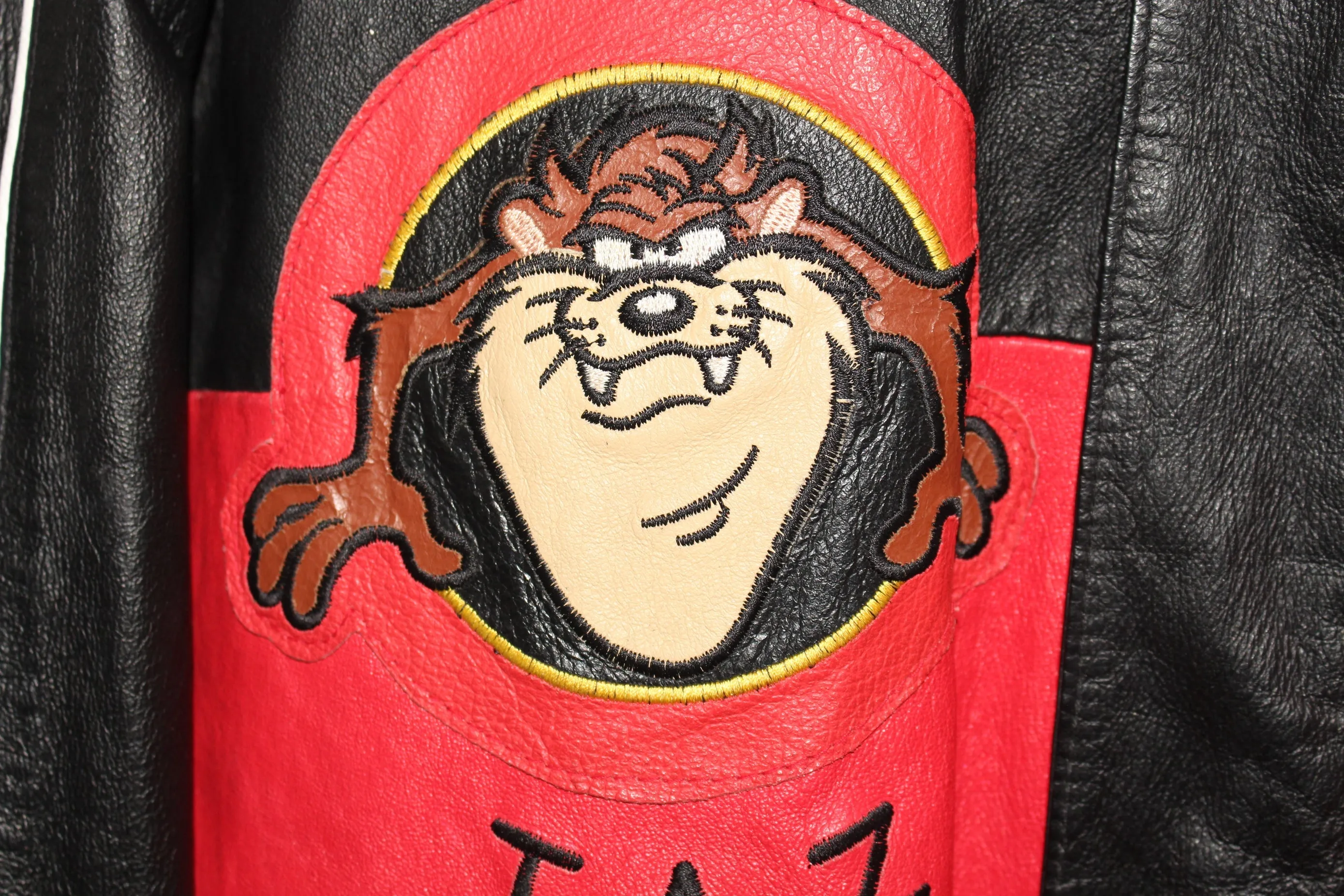 Rare Tasmanian Devil Wild Man Taz Looney Tunes Leather Jacket (S)