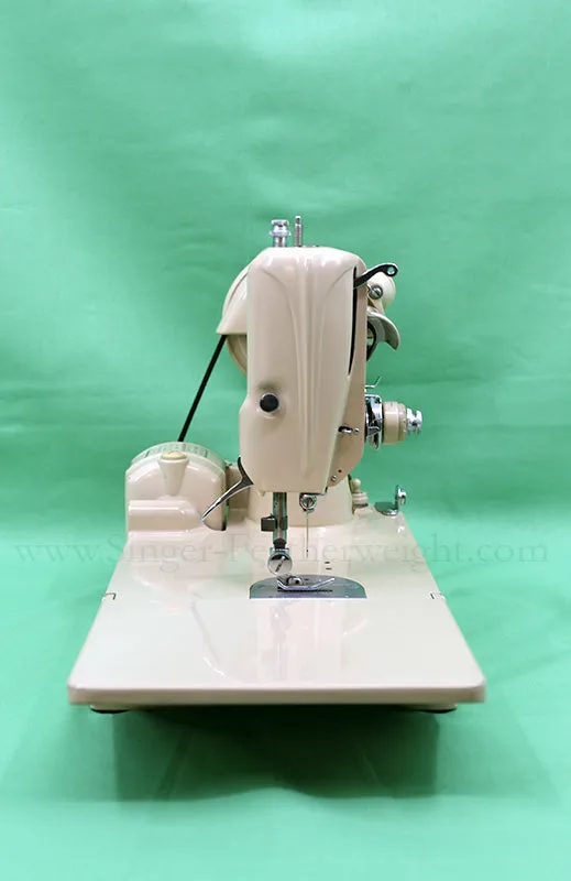 Singer Featherweight 221J Sewing Machine, TAN ES658***