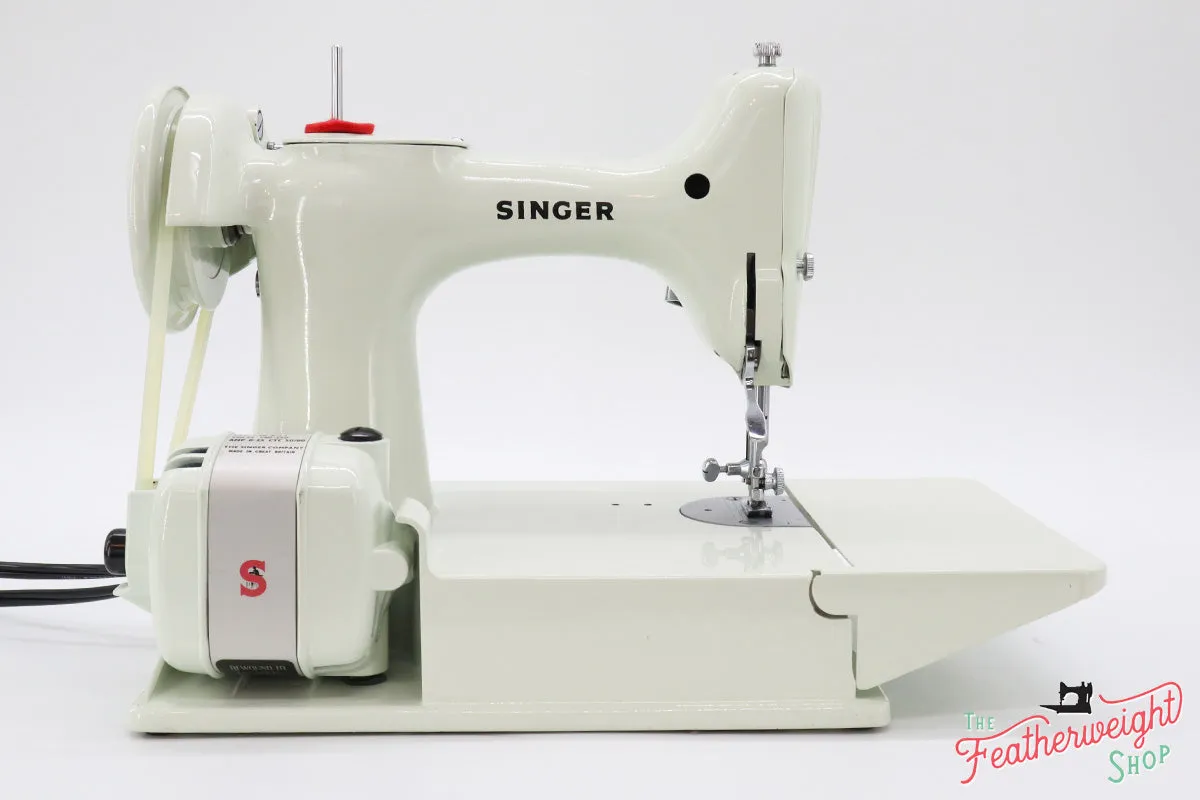 Singer Featherweight 221K Sewing Machine, British WHITE FA226*** Grade 9!!!