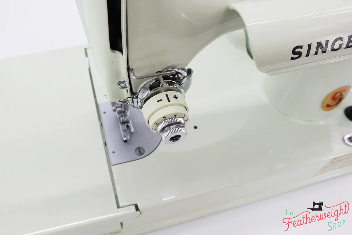 Singer Featherweight 221K Sewing Machine, British WHITE FA226*** Grade 9!!!