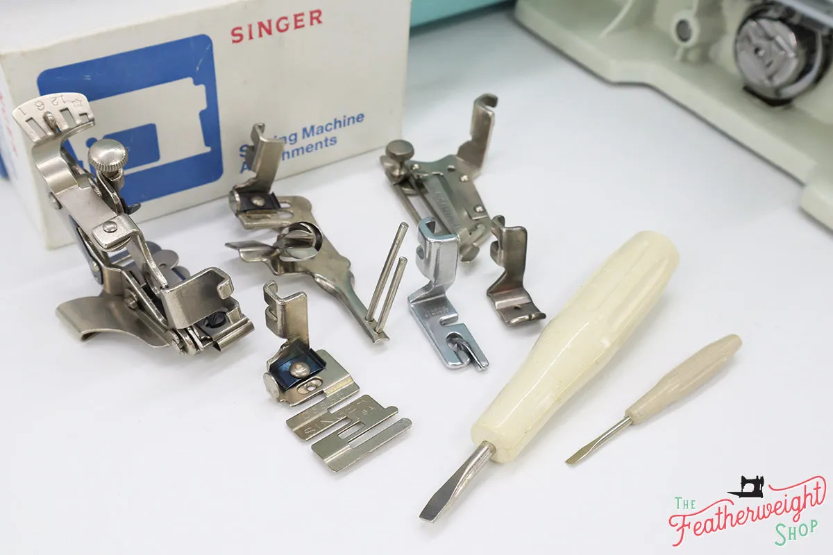 Singer Featherweight 221K Sewing Machine, British WHITE FA226*** Grade 9!!!