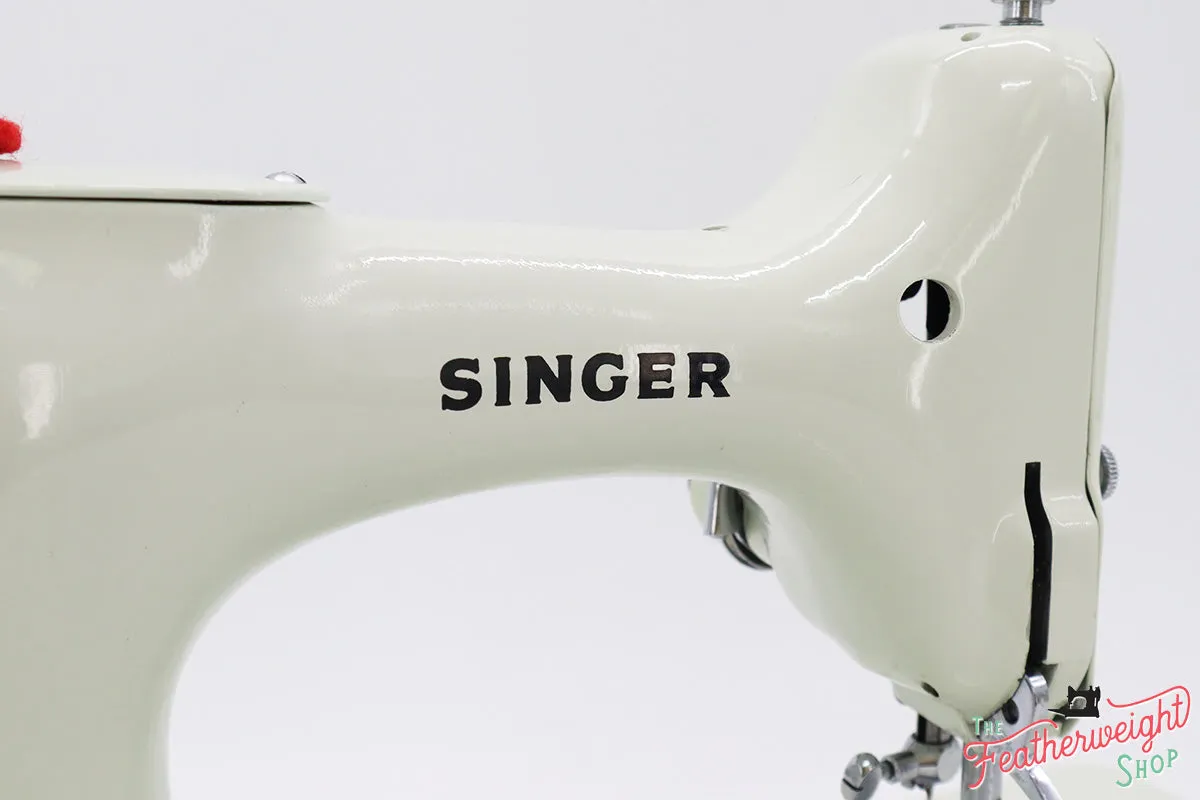 Singer Featherweight 221K Sewing Machine, British WHITE FA226*** Grade 9!!!