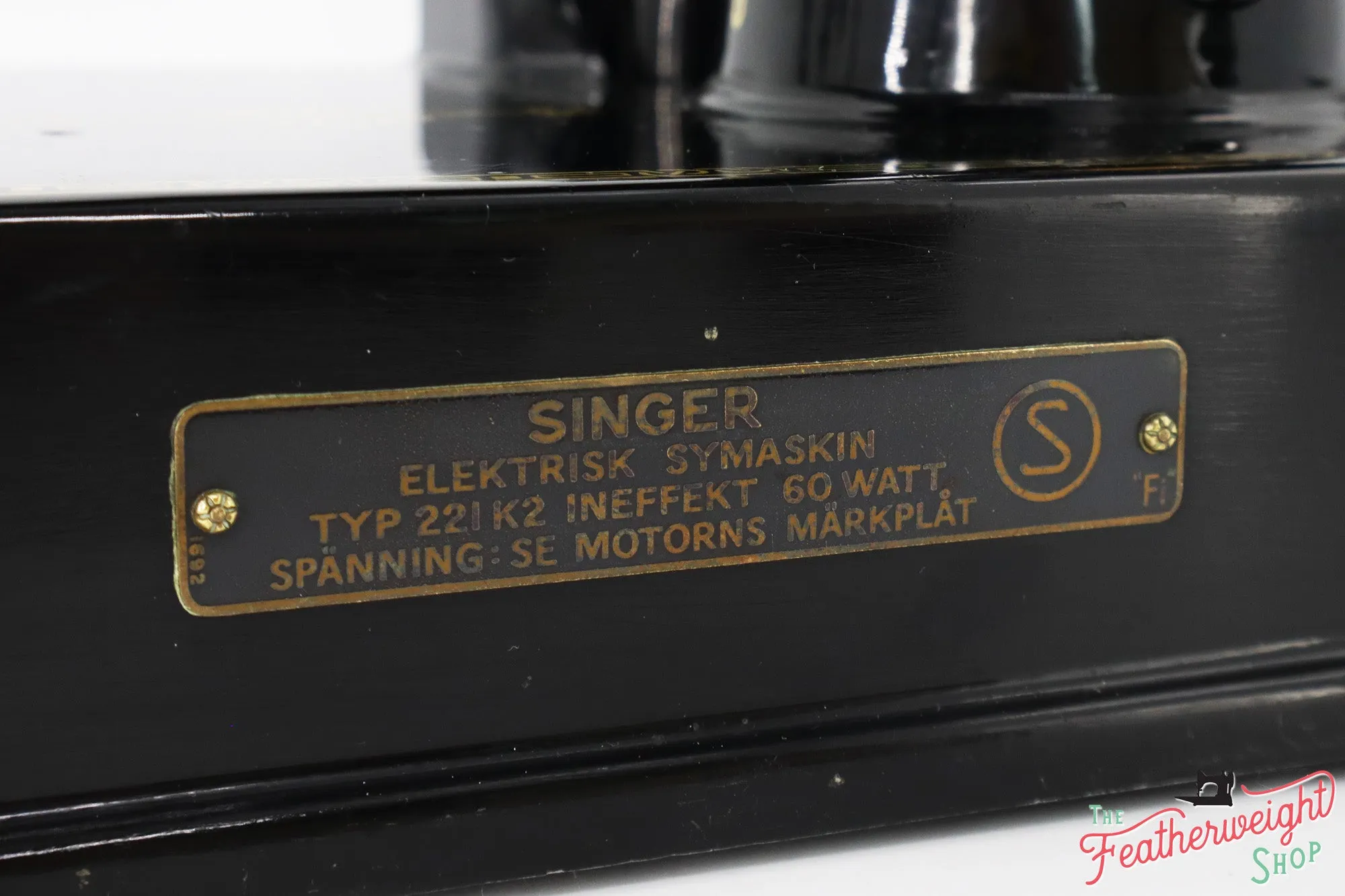 Singer Featherweight Swedish 221K Sewing Machine, EH003***